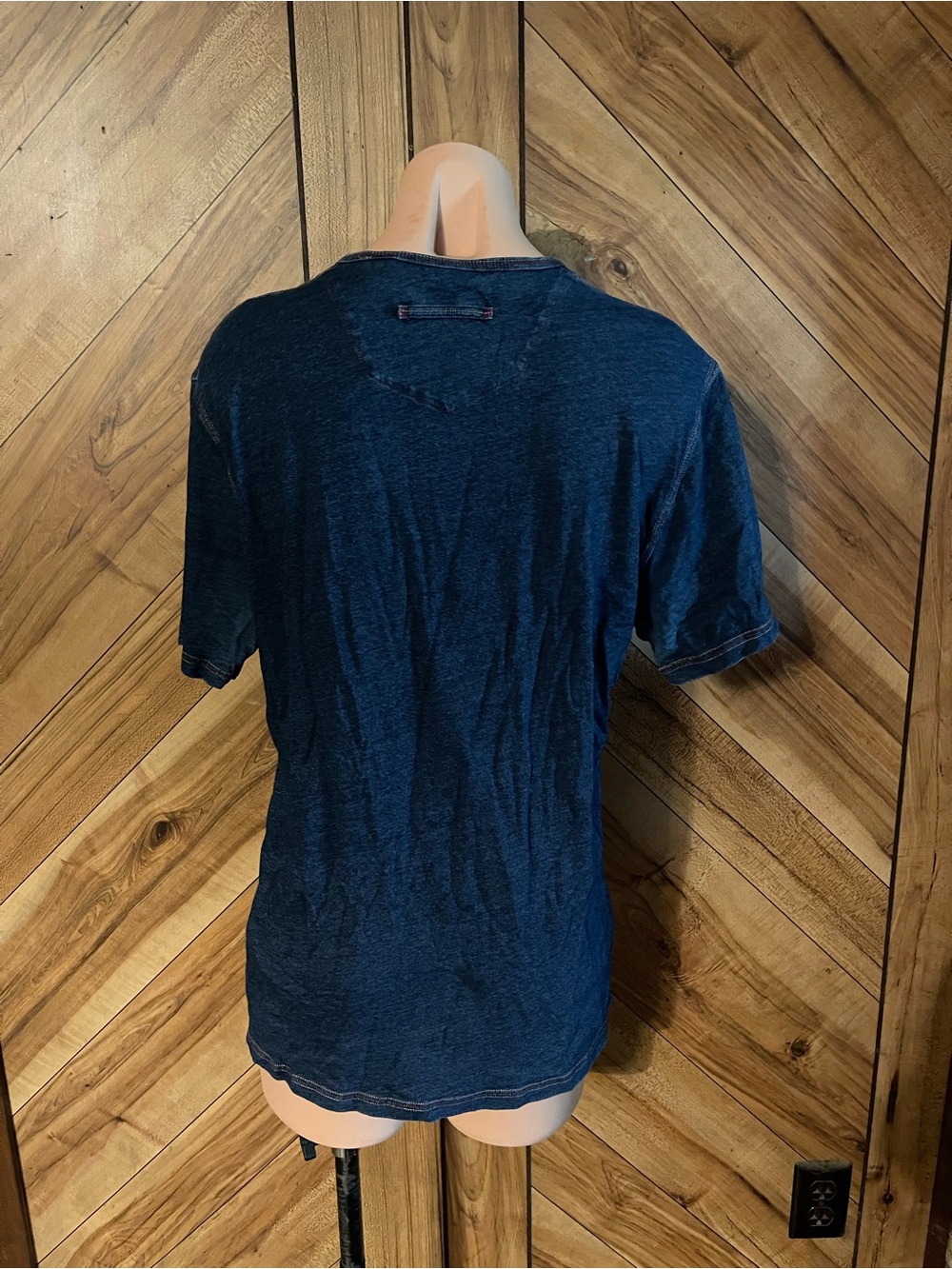 Robert Graham Women's Large V-Neck Navy Blue T-Shirt Short Sleeve Tee - Picture 5 of 11